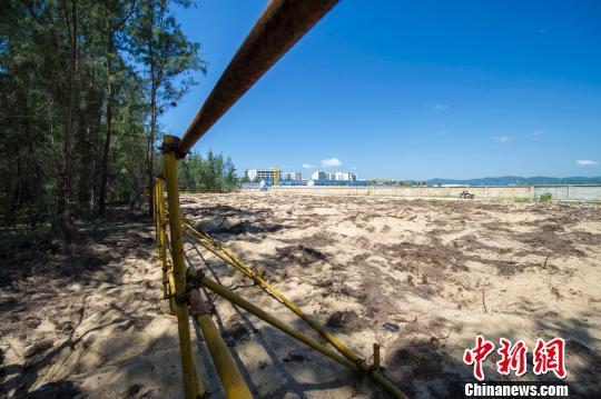 三亚市高档酒店存"侵海"问题:建筑紧邻大海图